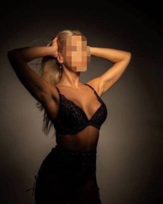 Кира - проститутка с большими формами, 23 лет